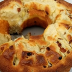 Almás és mazsolás torta
