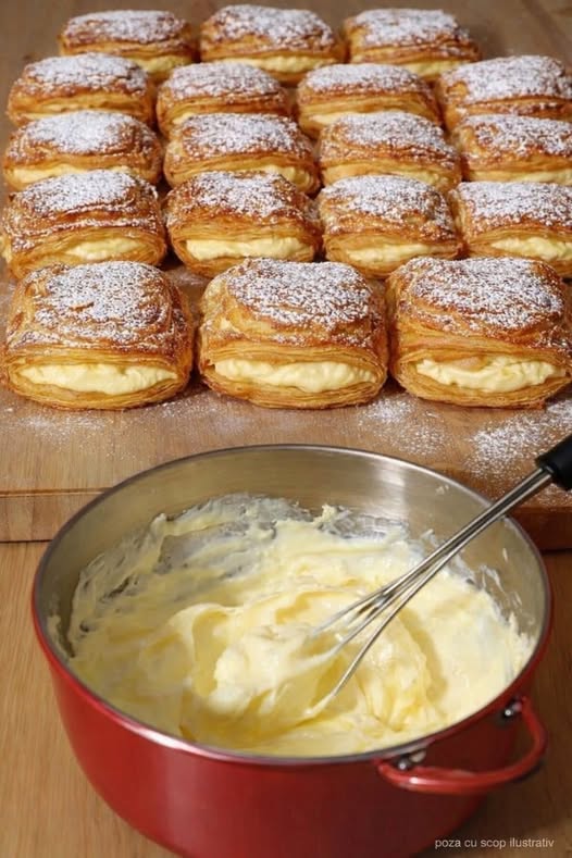 Französische Köstlichkeit: Knuspriges Gebäck mit cremiger Vanillefüllung!