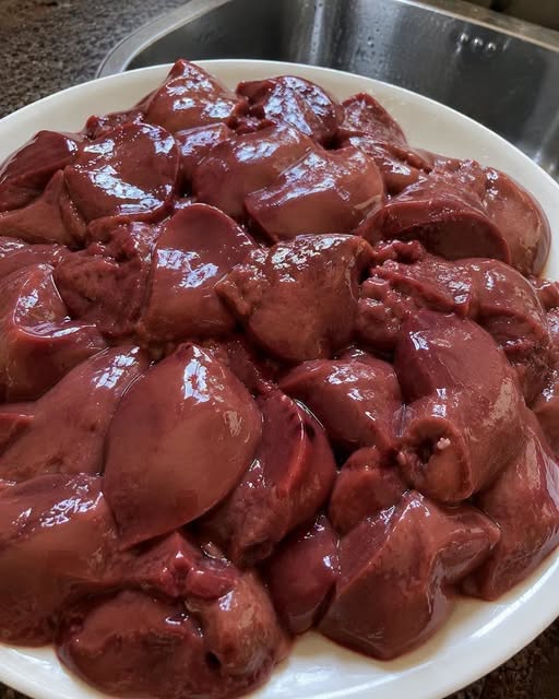 Egy barátom mutatott nekem egy hoteltrükköt, amivel gyorsan ki lehet dugulni a mosogatót és el lehet tüntetni a szagokat: Nem fogok semmi mást kipróbálni!